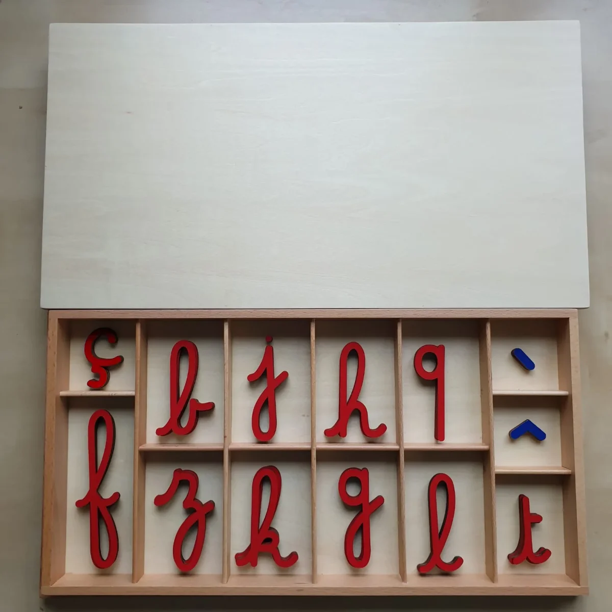 Alphabet mobile Montessori et Boîte de Rangement (2 versions) – Image 8