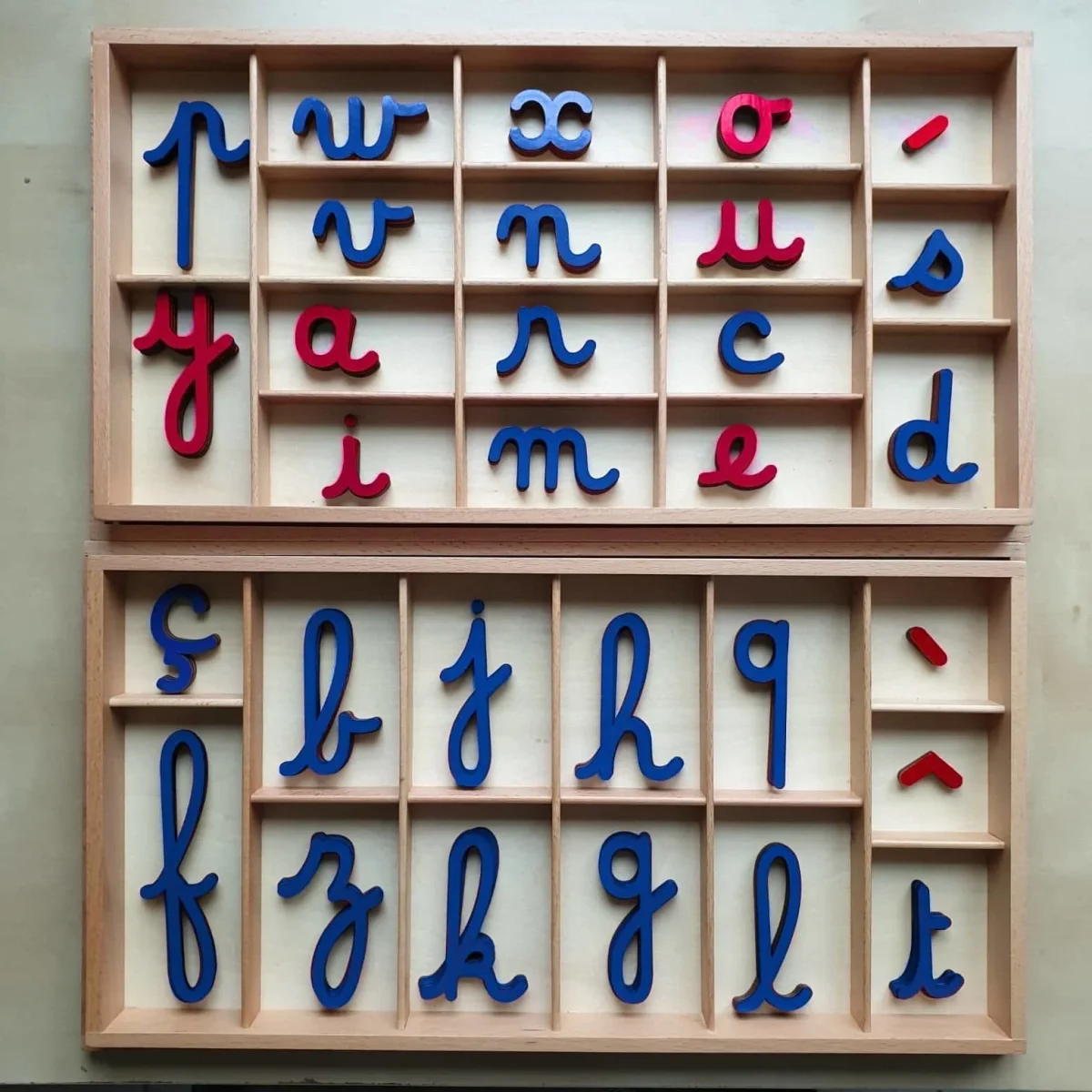 Alphabet mobile Montessori et Boîte de Rangement (2 versions) – Image 3