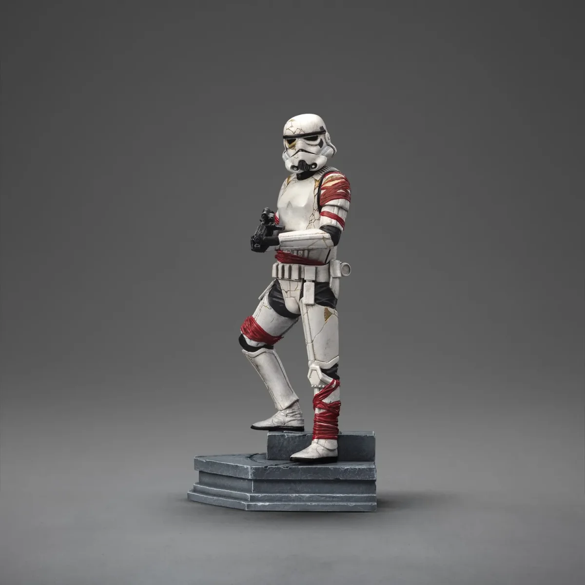 Star Wars: Ahsoka – Night Trooper 1:10 Scale Statue – IRON STUDIOS – Image 3