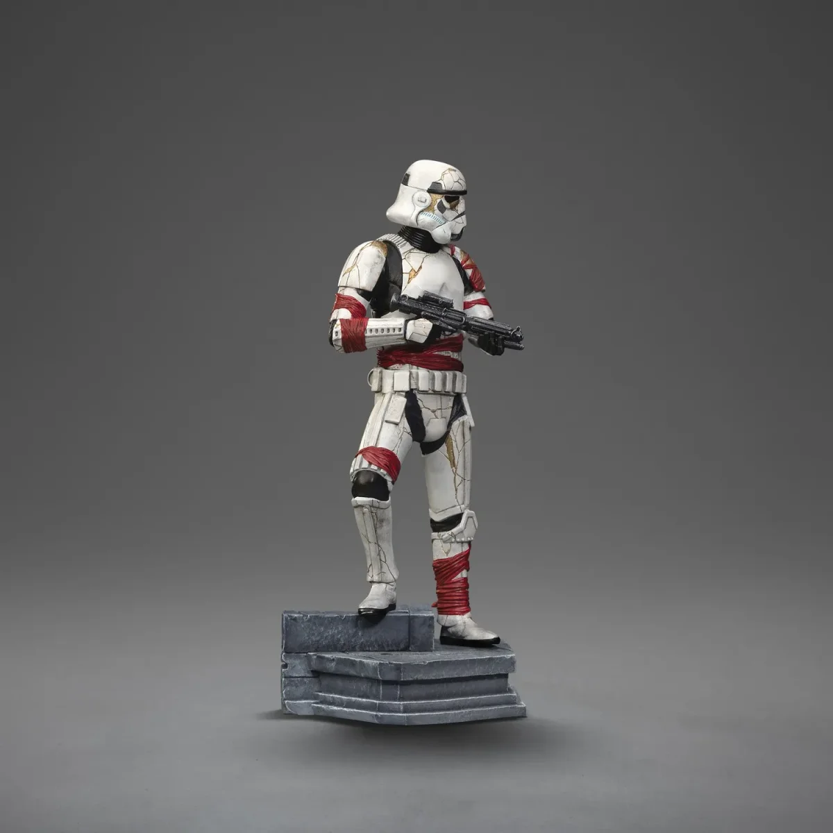 Star Wars: Ahsoka – Night Trooper 1:10 Scale Statue – IRON STUDIOS – Image 4
