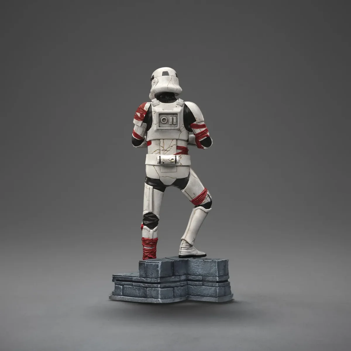 Star Wars: Ahsoka – Night Trooper 1:10 Scale Statue – IRON STUDIOS – Image 5