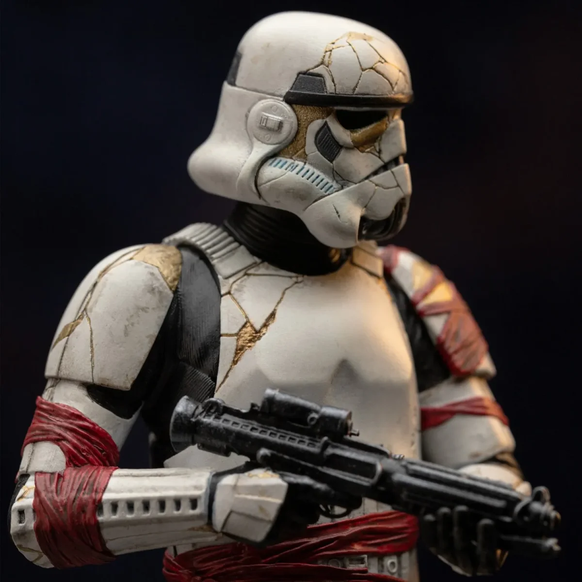 Star Wars: Ahsoka – Night Trooper 1:10 Scale Statue – IRON STUDIOS – Image 6